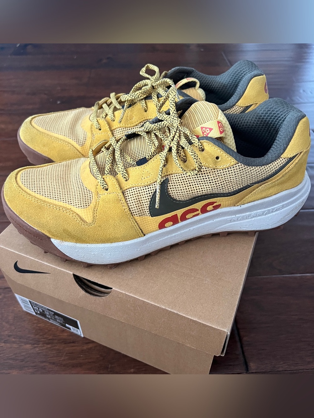 Nike ACG Lowcate Solar Flare Men's Solar flare/Khaki/Black SZ 10.5